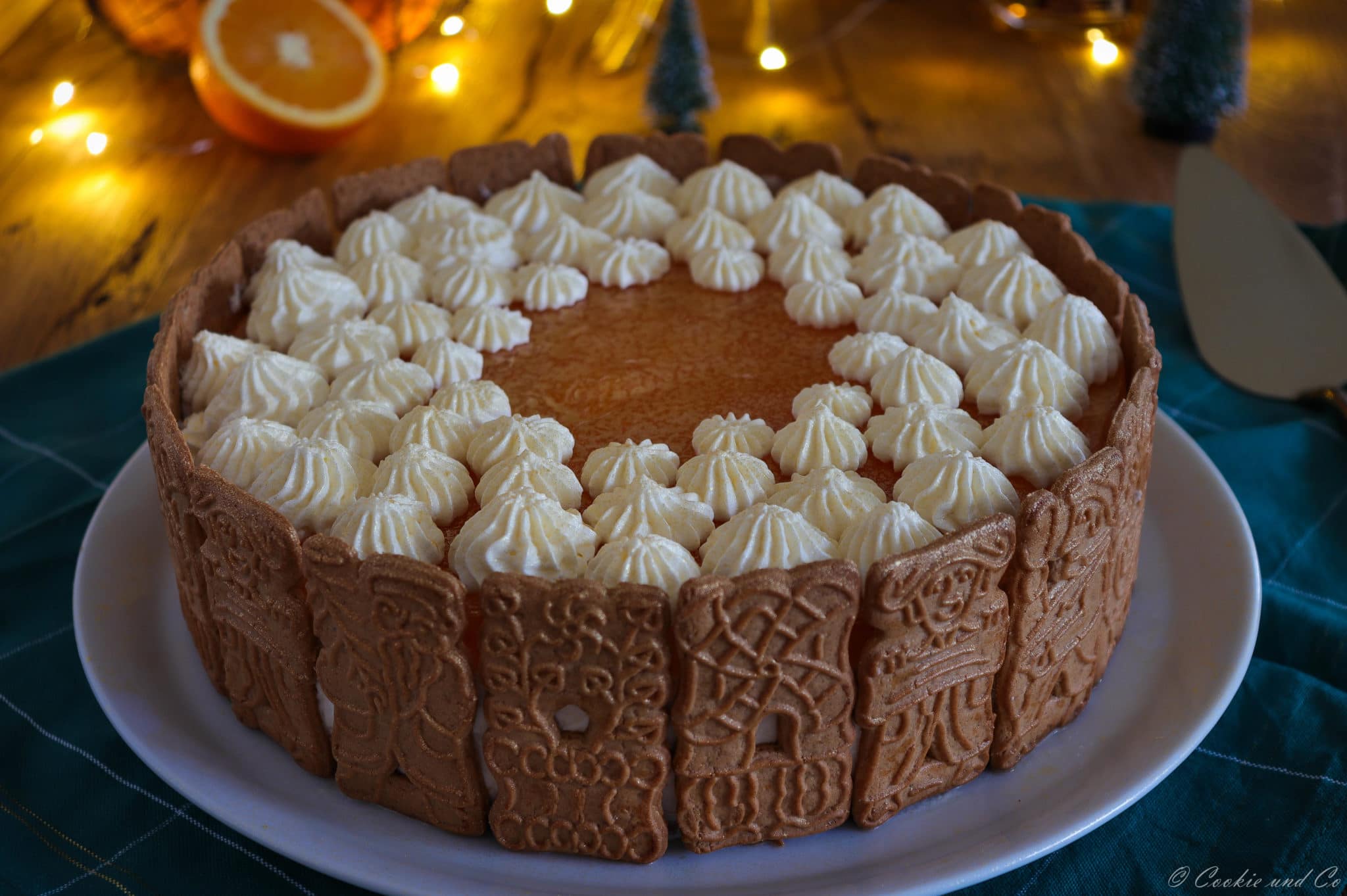 Spekulatius-Torte mit Mandarinen