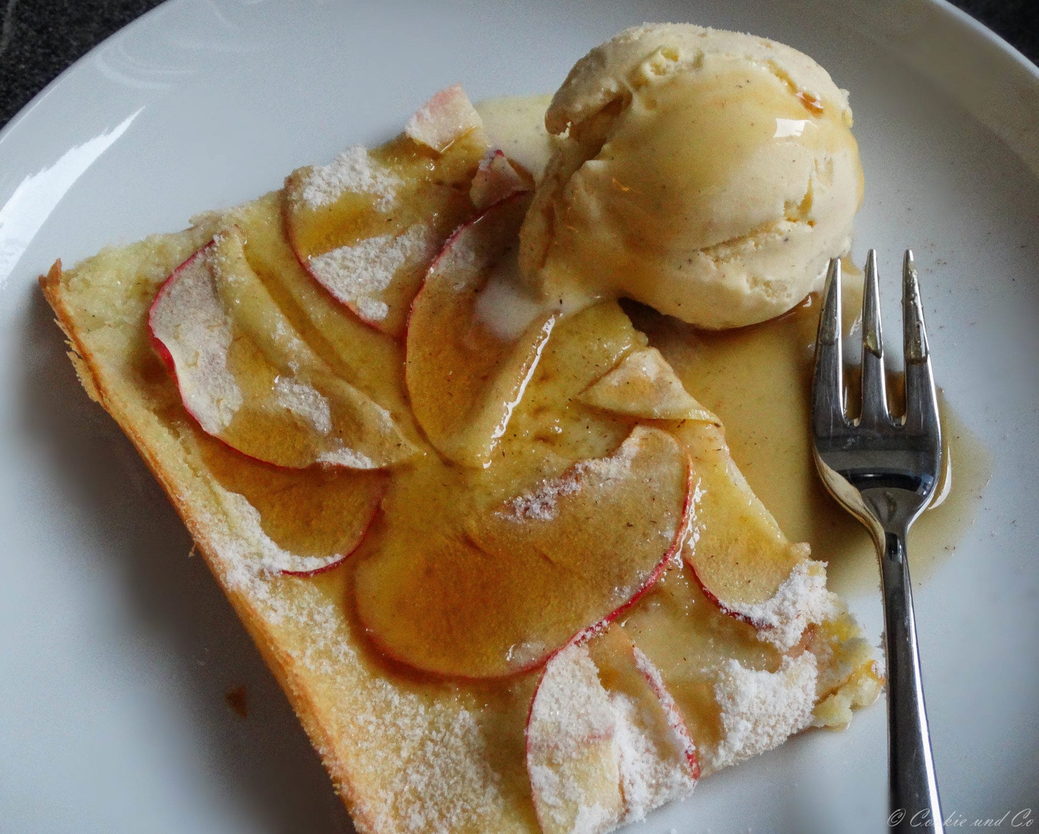 Ofenpfannkuchen mit Äpfeln