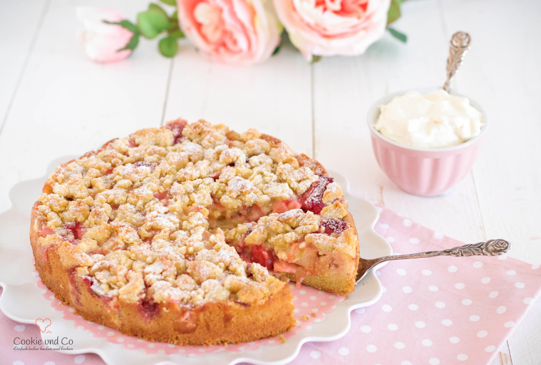 Rhabarber-Streuselkuchen mit Pudding