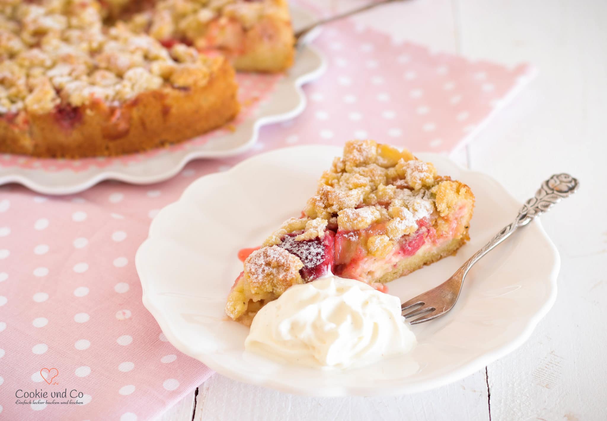 Rhabarber-Streuselkuchen mit Pudding