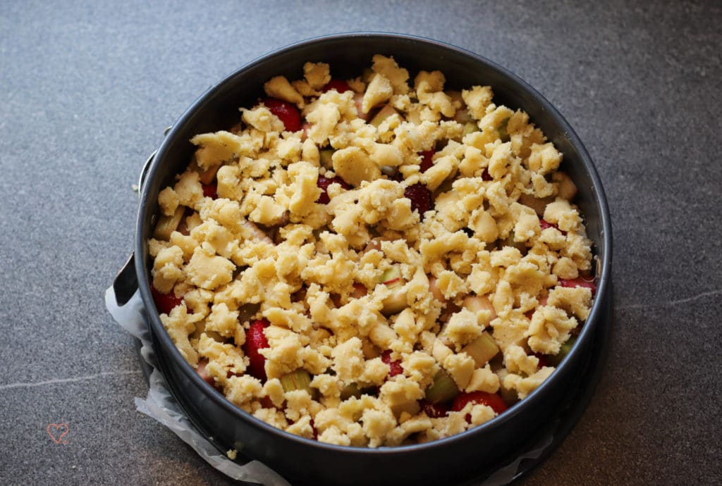 Rhabarber-Streuselkuchen mit Pudding