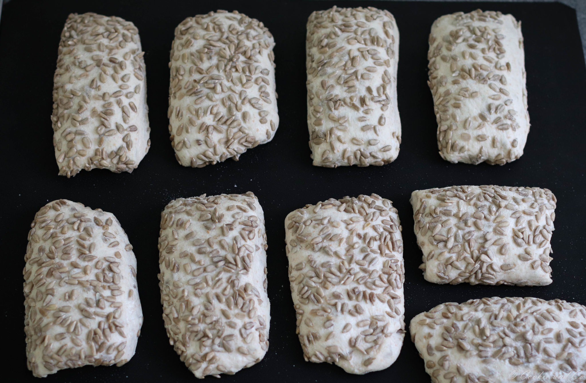 Sonnenblumenkernbrötchen