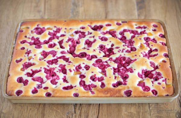 Versunkener Pfirsich-Himbeer-Kuchen