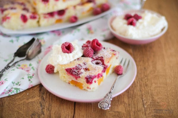 Versunkener Pfirsich-Himbeer-Kuchen