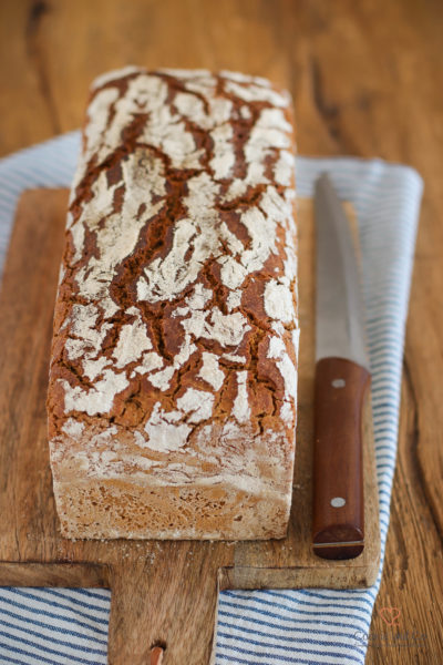 Rustikales Mischbrot mit Lichtkornroggen