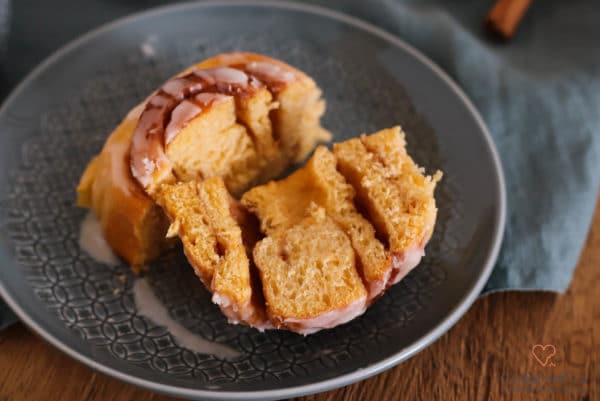 Sweet potato cinnamon rolls (Zimtschnecken)