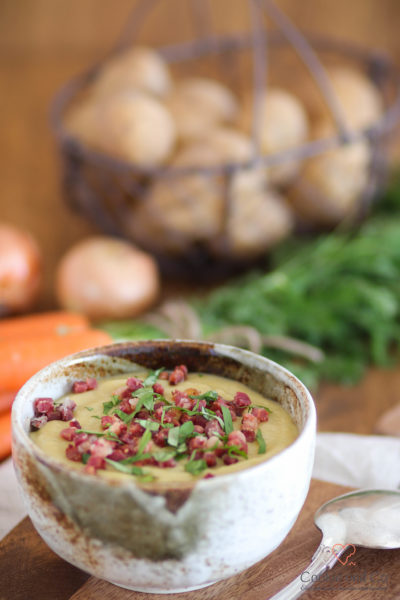 Deftige Kartoffelsuppe mit Speck und Petersilie