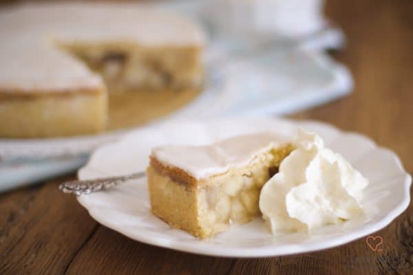 GEDECKTE APFELTORTE NACH OMA`S ART