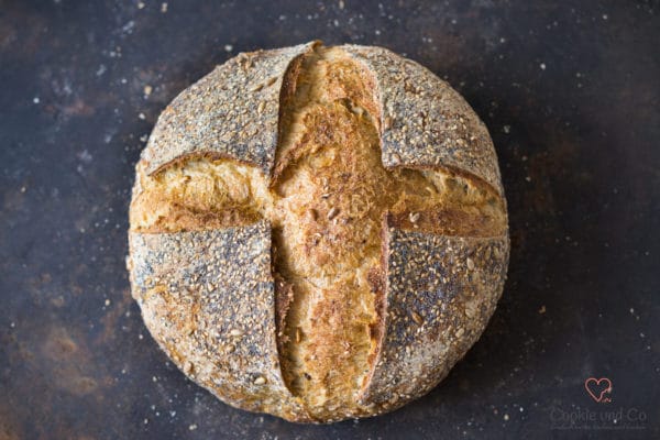 Kornkruste frisch gebacken im Gusstopf