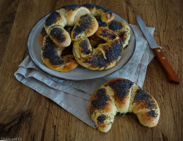 Mohnhörnchen auf einem Teller