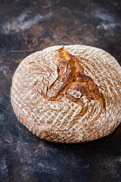 Topf-Brot auf einem Backblech