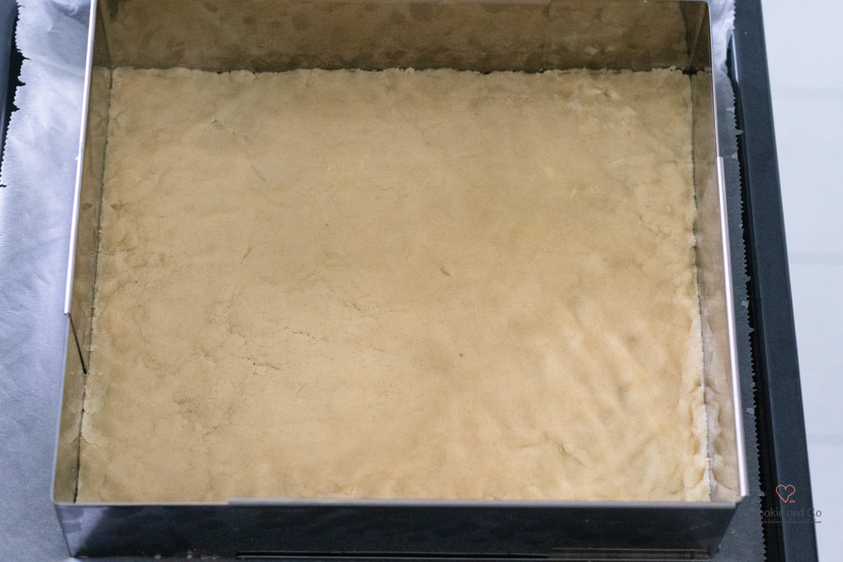 Mürbeteigboden für Käsekuchen mit Heidelbeeren