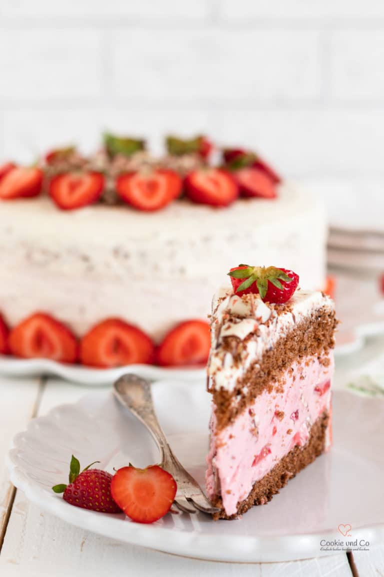 Erdbeertorte-mit-Yogurette