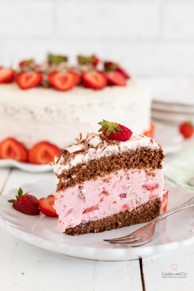 Erdbeertorte-mit-Yogurette