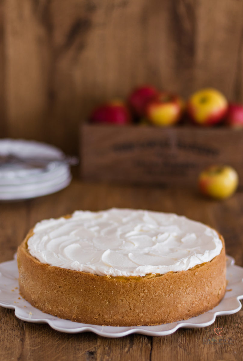 Apfel-Wein-Torte mit Calvados mit Sahne-Schmand-Topping