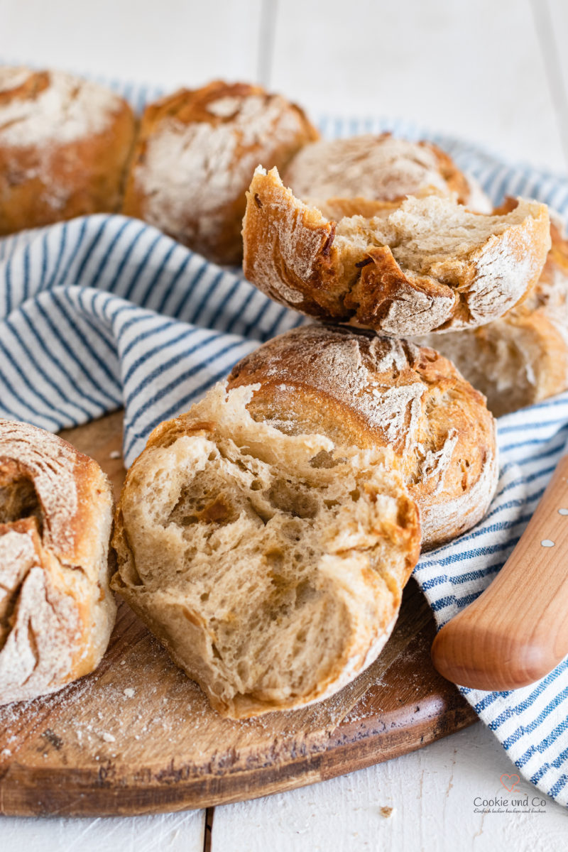 Krume vom Elsässer Zwiebelring aufgerissen 