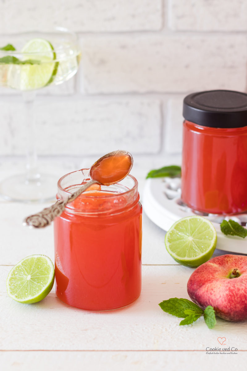 Pfirsichkonfitüre mit Prosecco und Holunder