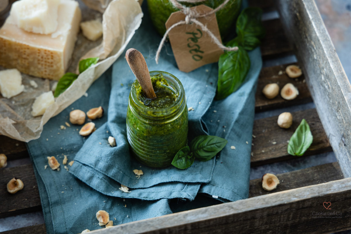 Basilikum-Nuss-Pesto