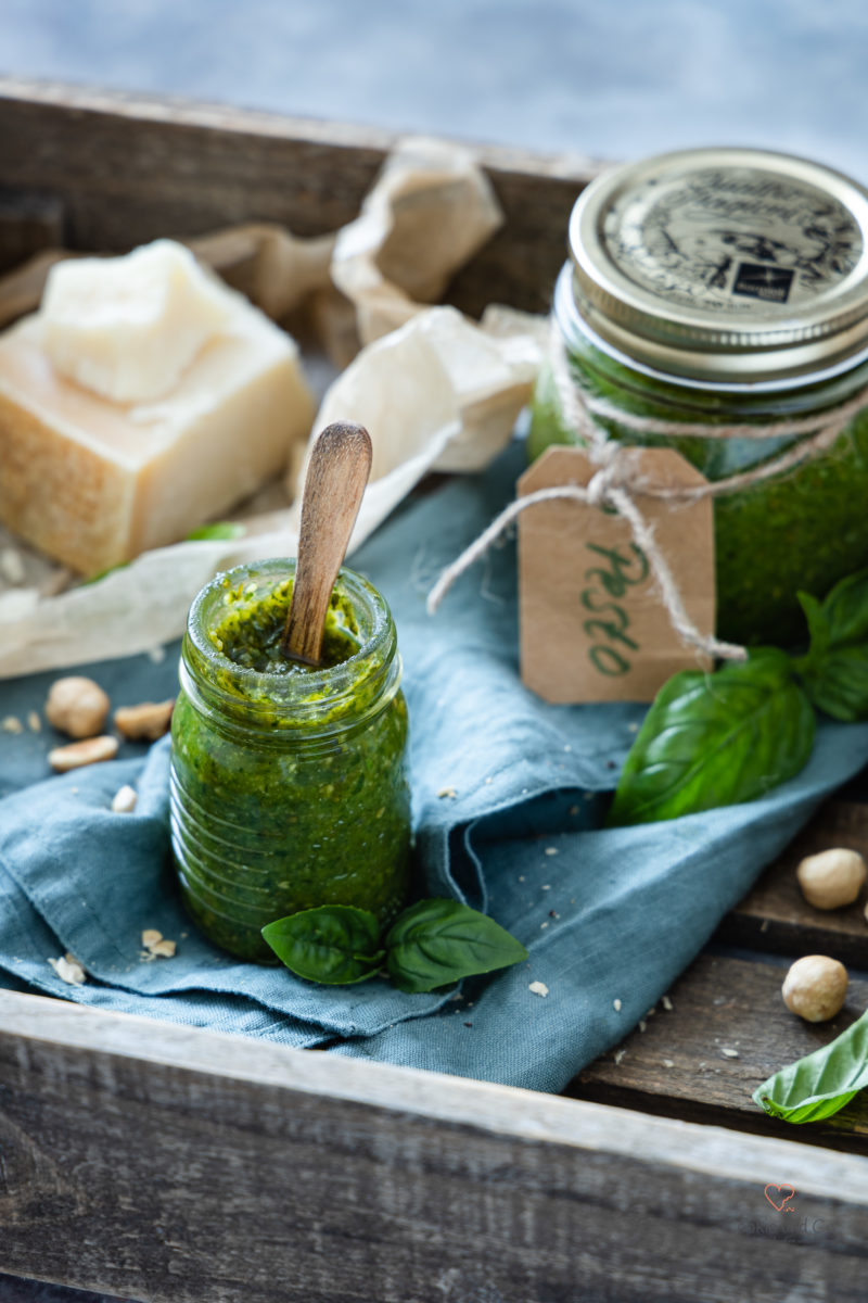 Basilikum-Nuss-Pesto. 