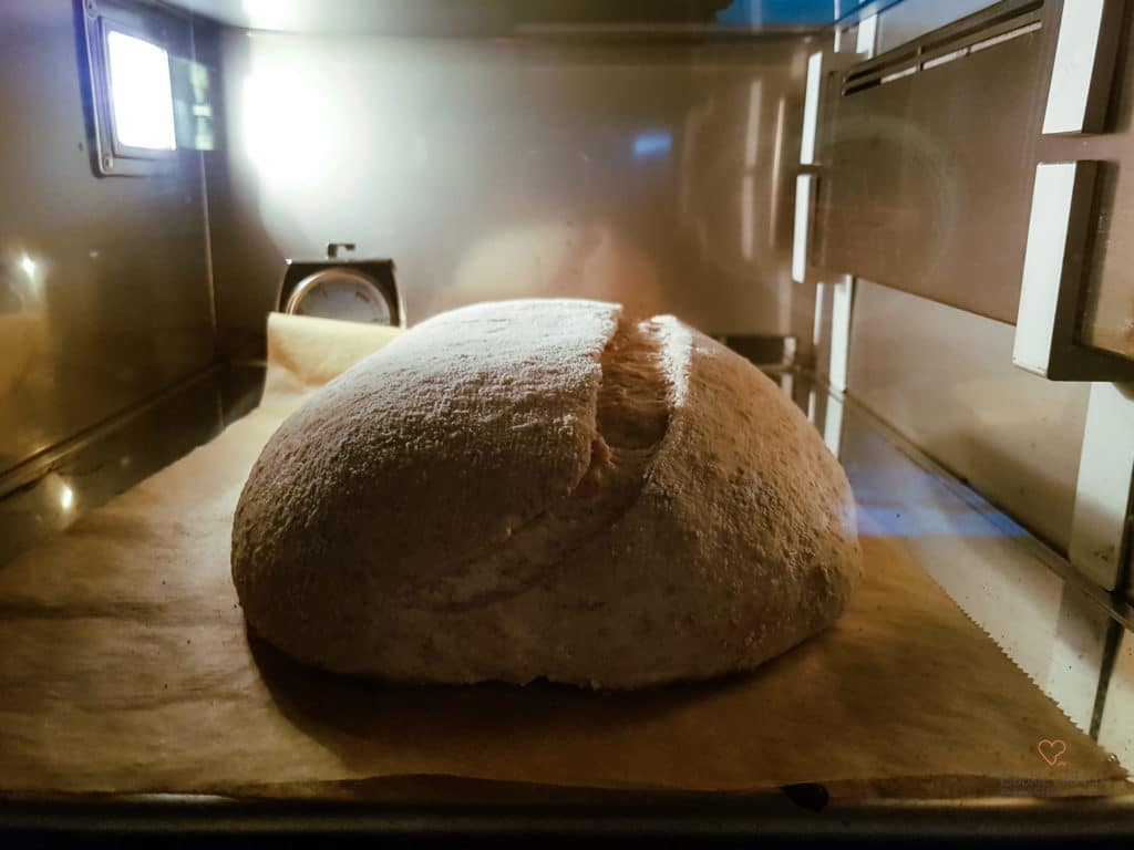 Vollkornbrot mit Vollkorn Manitoba Mehl und langer Teigführung.
