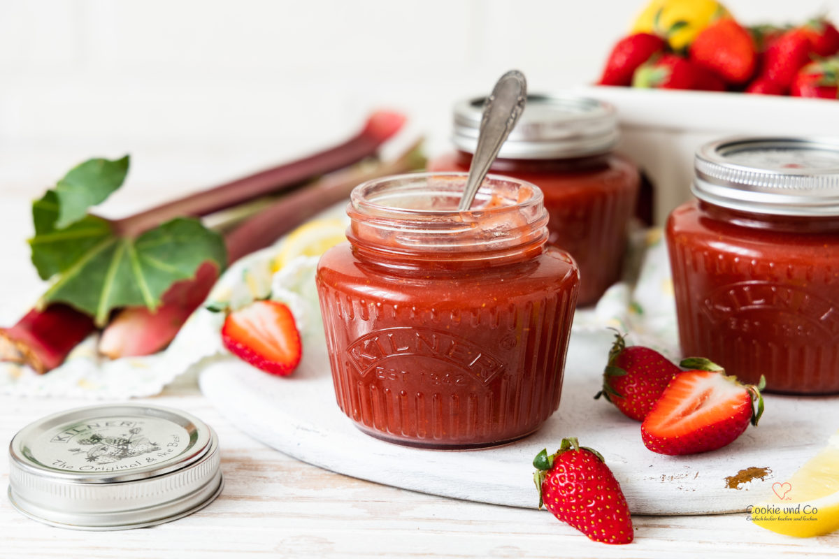 Erdbeer-Rhabarber-Konfitüre mit Holunder