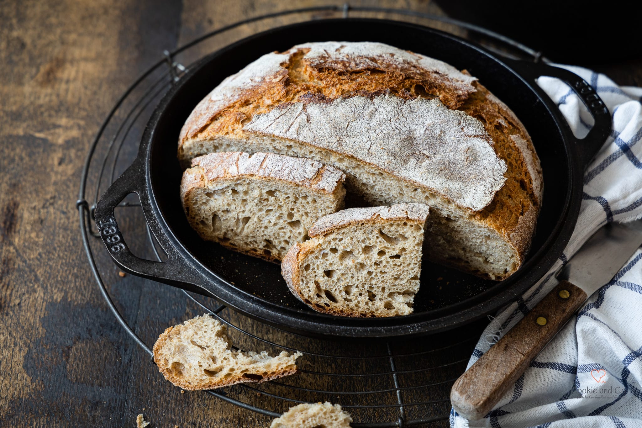 auffrischbrot mit Sauerteigresten / Anstellgut.