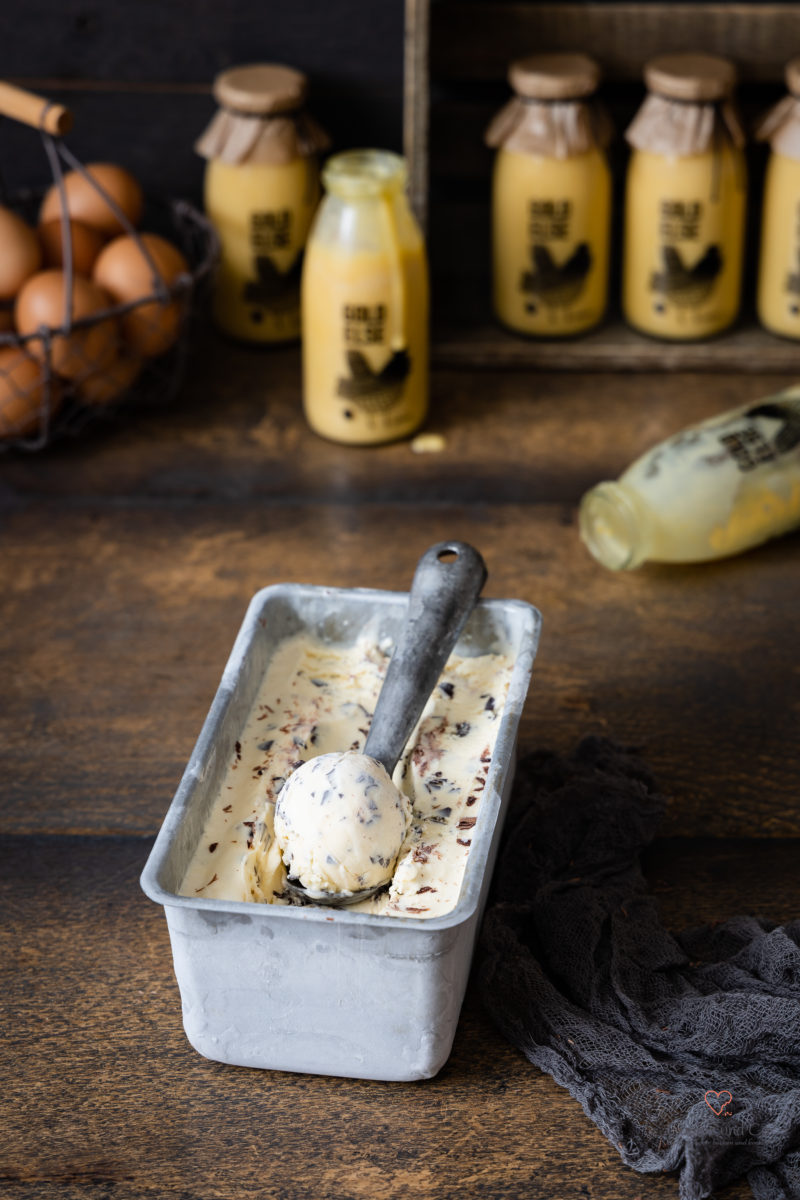 Eierliköreis aus 3 Zutaten (mit & ohne Eismaschine) mit gezuckerter Kondensmilch