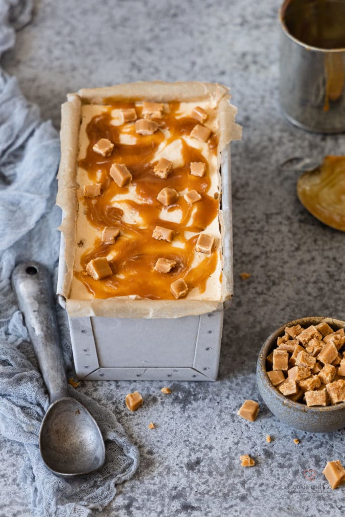 Karamell Eis / Salzkaramell Eis mit Sahne Toffees und Karamellsoße. Mit & ohne Eismaschine