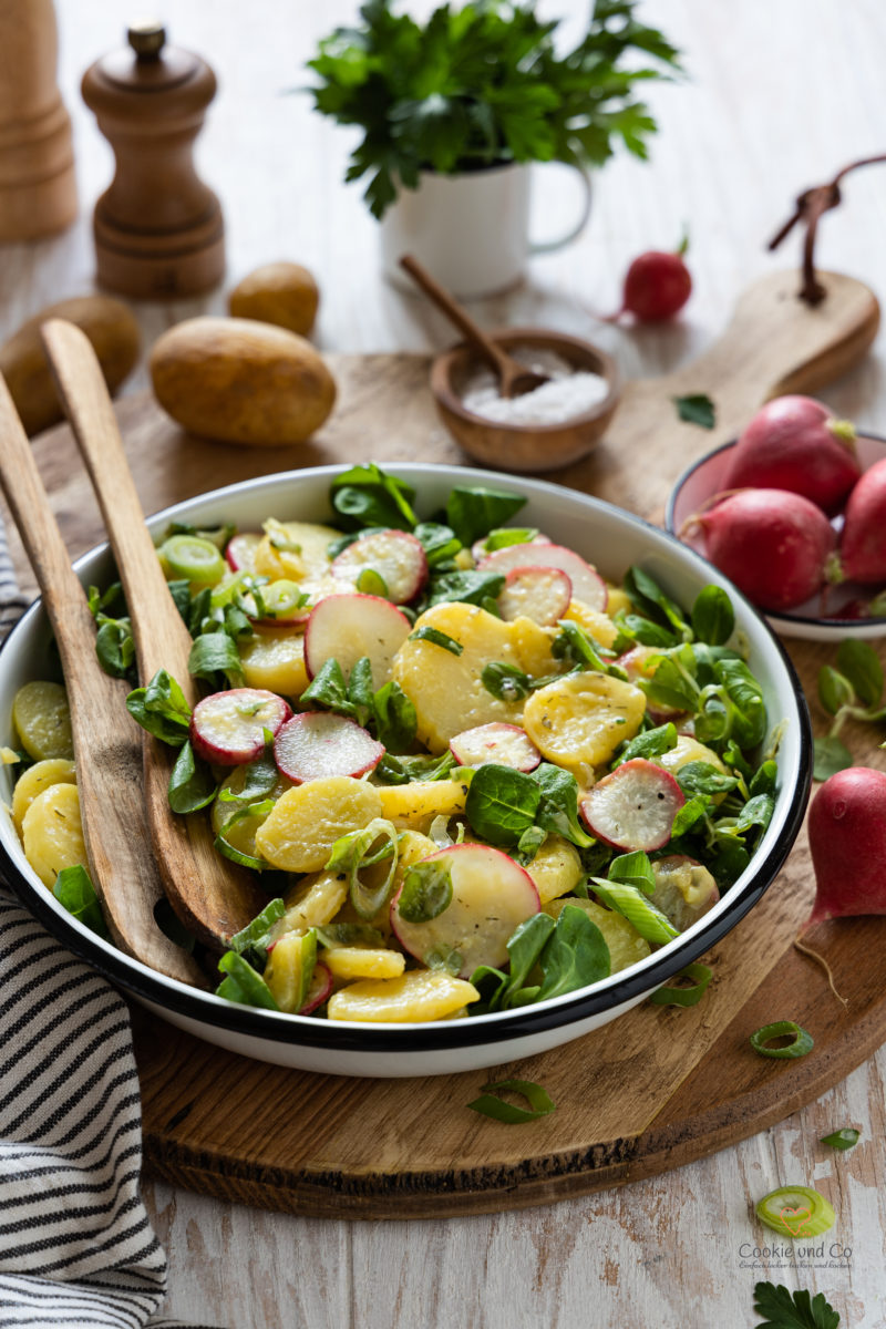Salat aus Kartoffel, Feldsalat und Radieschen