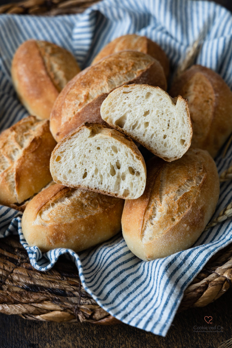 Krume von Mailänder Schrippen, schnelle Brötchen mit wenig Hefe