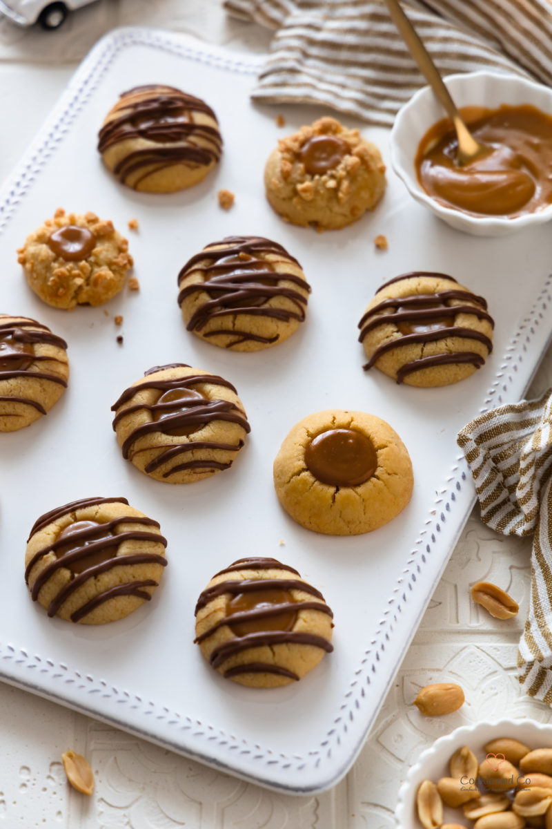 Erdnuss Karamell Busserl. Zarter Mürbeteig mit Erdnüssen und Karamell Füllung.