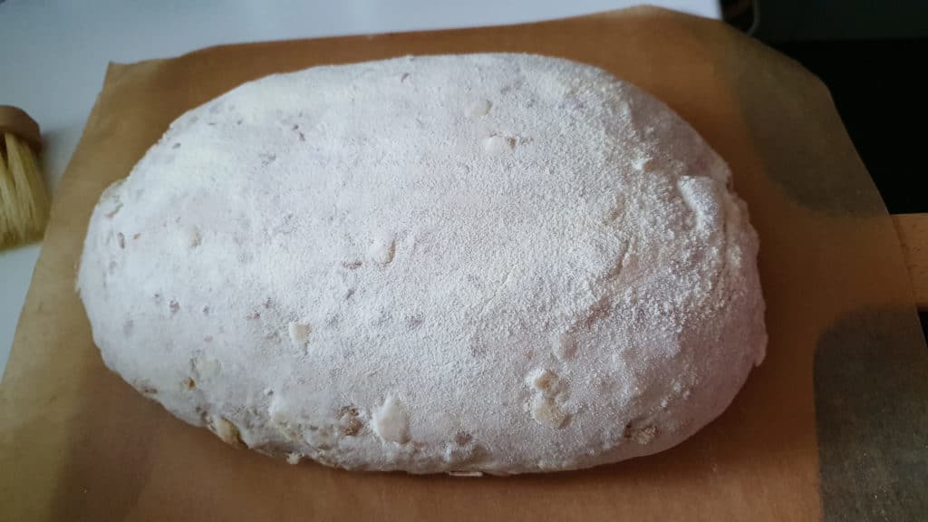 Teigling der Apfel-Nuss-Kruste vor dem Backen