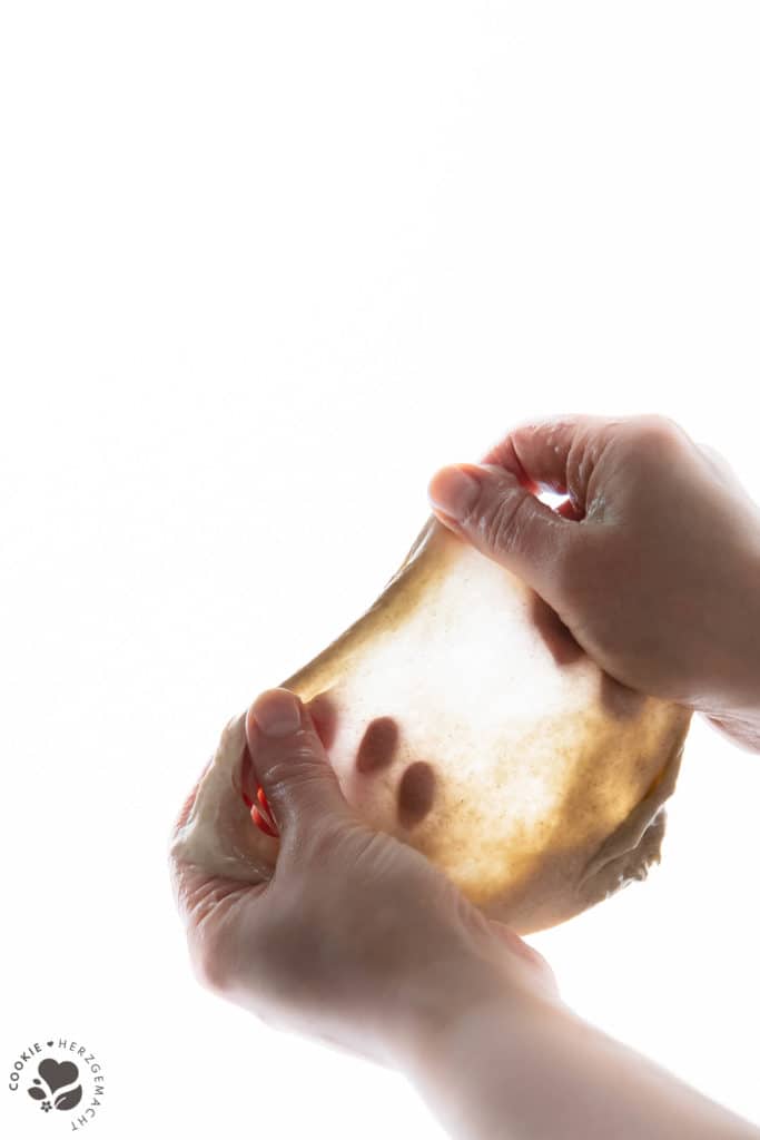 Fenstertest mit ausgebildetem Teiggerüst dank Gluten. 