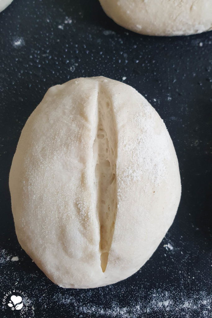 No Knead Brötchen eingeschnitten vor dem Backen
