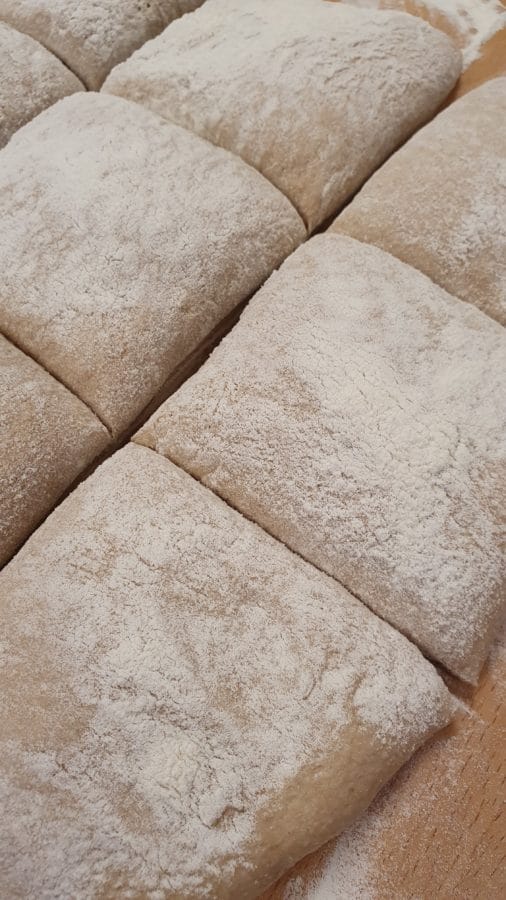 Teig für WeizenvollkornbrTeiglinge vor dem Backen