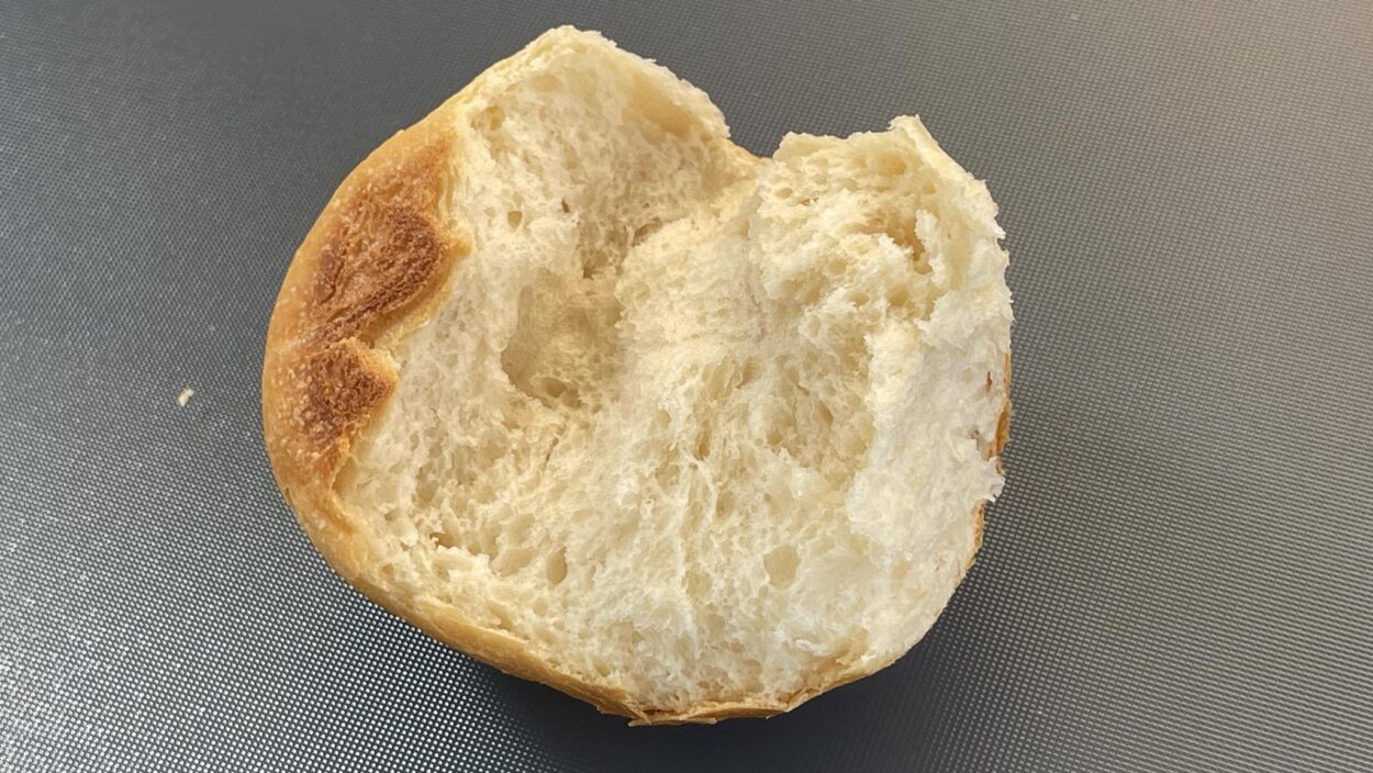 Krume von den Sommer-Pause-Brötchen. 