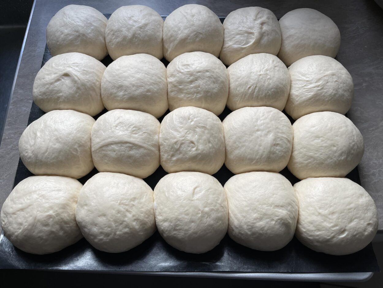 Reife Teiglinge nach der Stückgare.