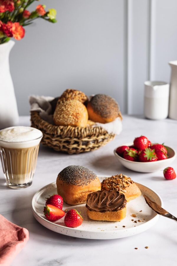 Frühstücksbrötchen aus der Brownieform mit Nuss-Nougat-Creme.